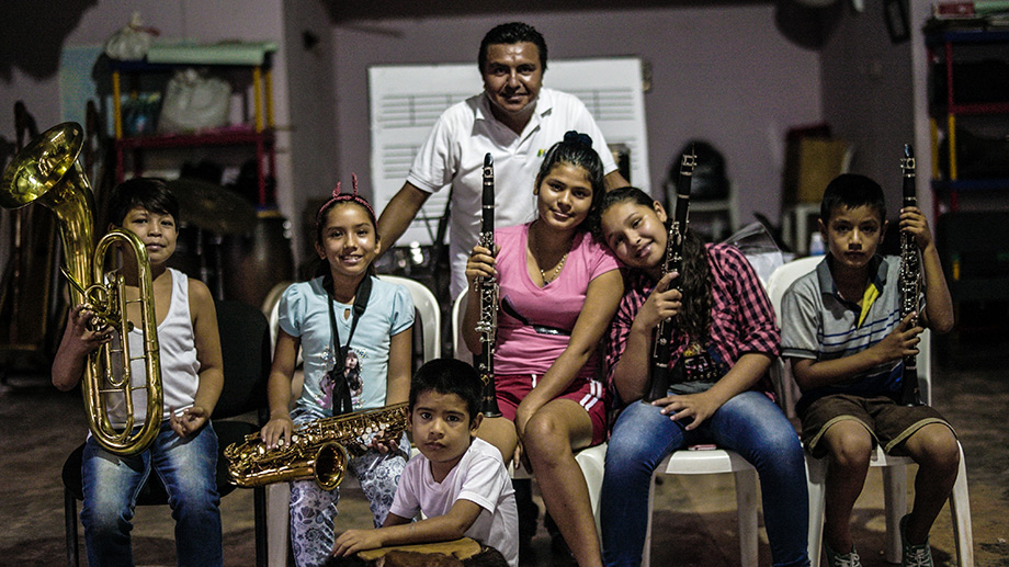 La Casa de la Cultura de Mapiripán es uno de los espacios en los que niños y adolescentes aprenden danzas, uso de instrumentos de viento, cuerda y percusión.